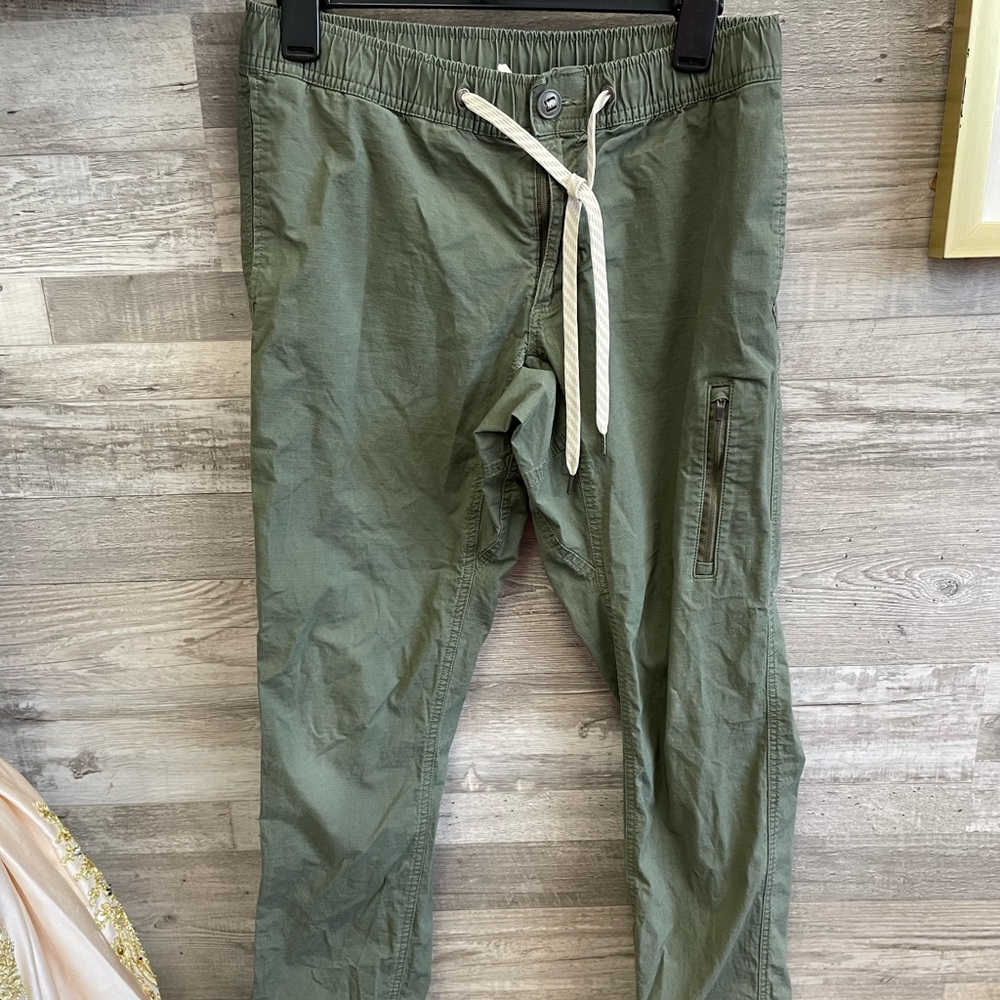 Vuori pants sz medium